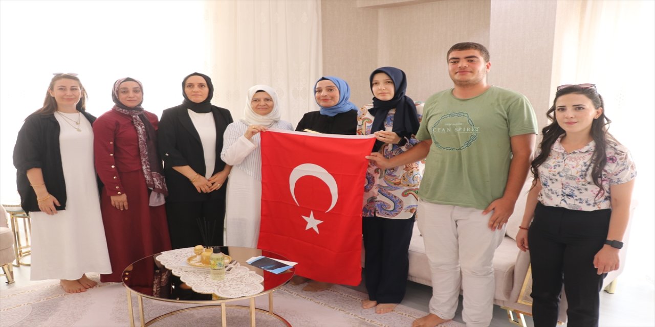 Cumhurbaşkanı Erdoğan’ın “Terörsüz Türkiye” mektubu şehit Piyade İlbaş’ın ailesine teslim edildi