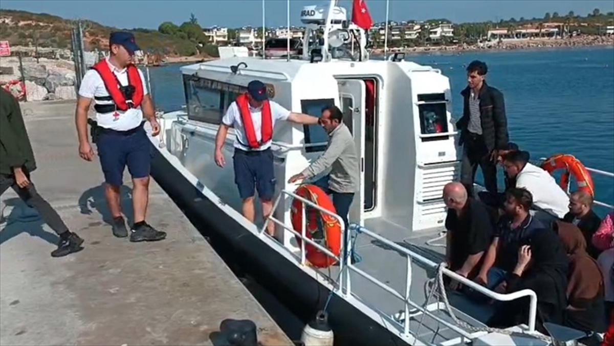 Muğla açıklarında 19 düzensiz göçmen kurtarıldı