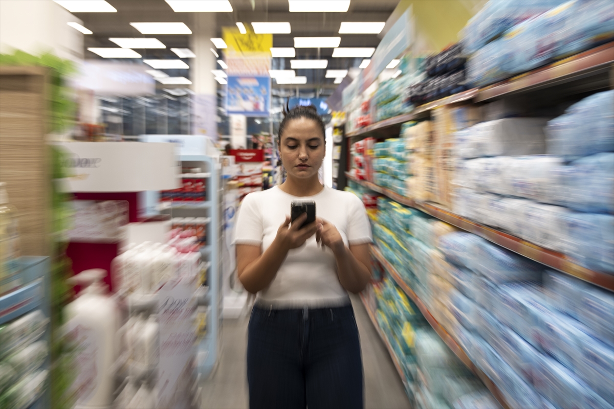 Çevrim içi alışveriş bir tercihten çok yönlendirilmiş davranışa dönüşüyor