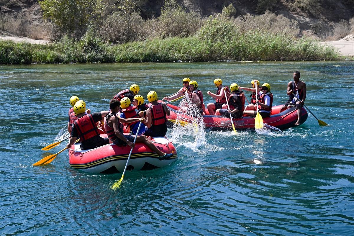Antalya'daki bir mahallelinin geçim kaynağı rafting oldu