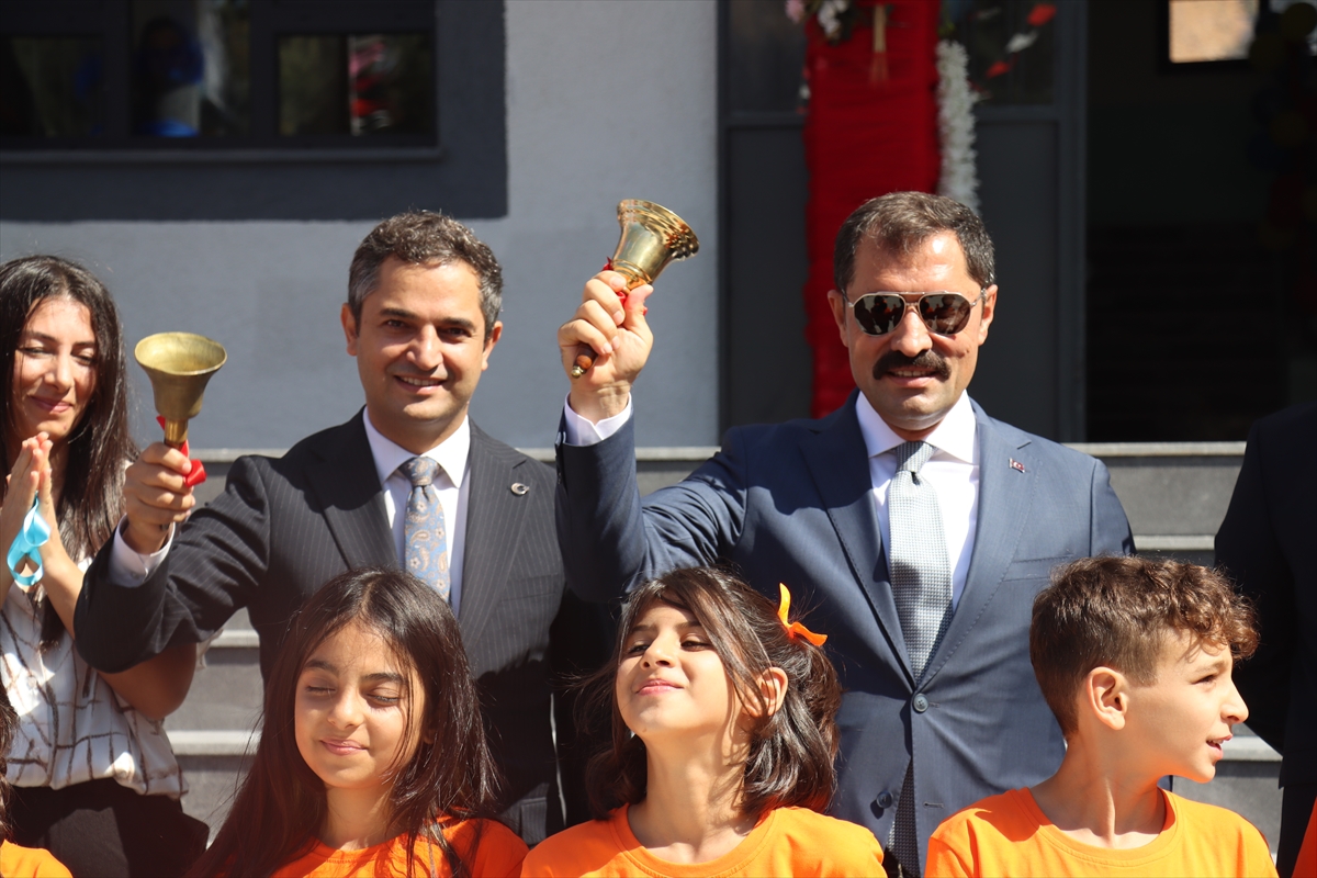 Adana, Mersin, Hatay ve Osmaniye'de öğrenciler dersbaşı yaptı