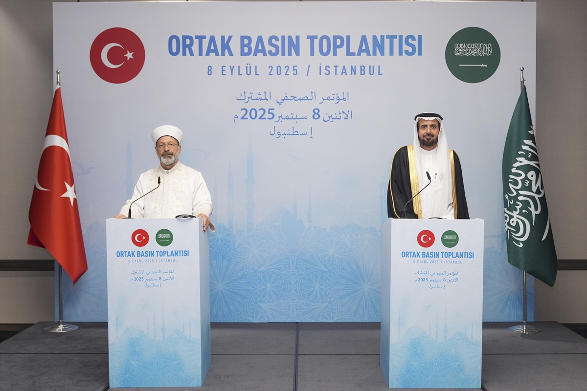 Diyanet İşleri Başkanı Prof. Dr. Ali Erbaş Suudi Arabistan Hac ve Umre Bakanı Rabia'yla ortak basın toplantısında konuştu: