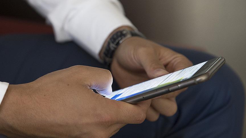 Anket: Yetişkinlerin yüzde 28'i sürekli çevrim içi