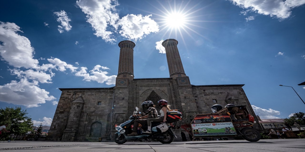 Motosikletleri ve köpekleriyle 17 aydır Türkiye’yi geziyorlar