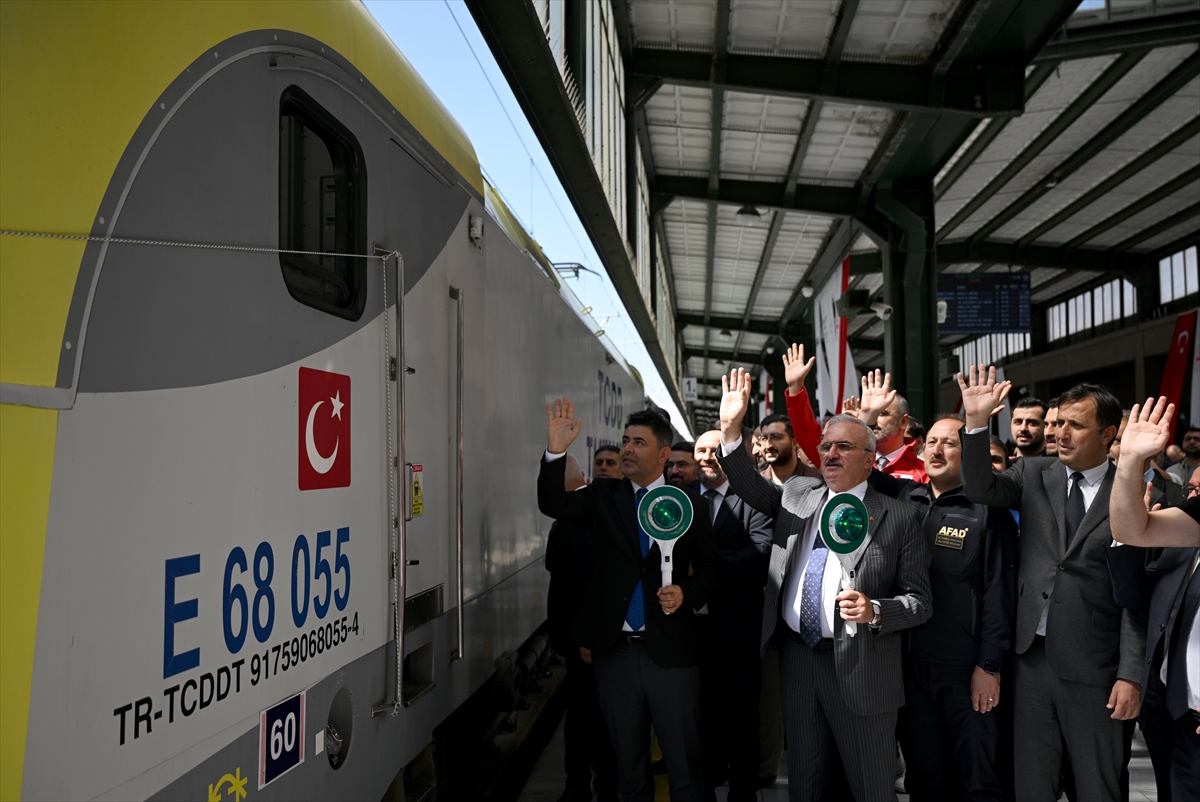 Yardım malzemeleri taşıyan "İyilik Treni"nin 23'üncüsü Afganistan'a hareket etti