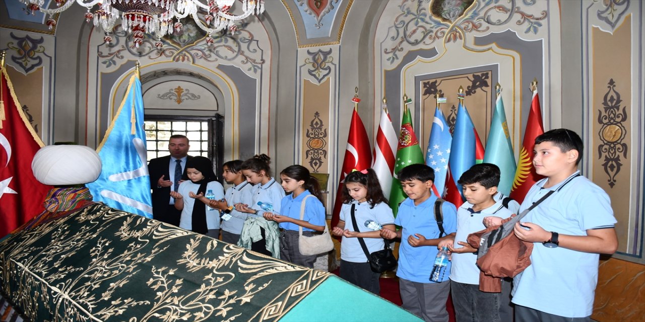 İnhisar’da öğrenciler ilk derslerini Söğüt’teki Ertuğrul Gazi Türbesi’nde işledi