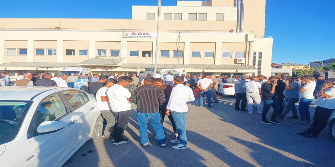 Muş Bulanık’ta iki aile arasında çıkan silahlı kavgada 2 kişi öldü, 3 kişi yaralandı, polis güvenlik önlemi aldı