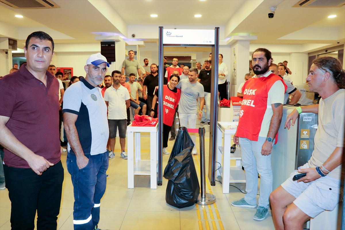 Buca Belediyesi iştiraki çalışanlarından belediye binasında işgal eylemi