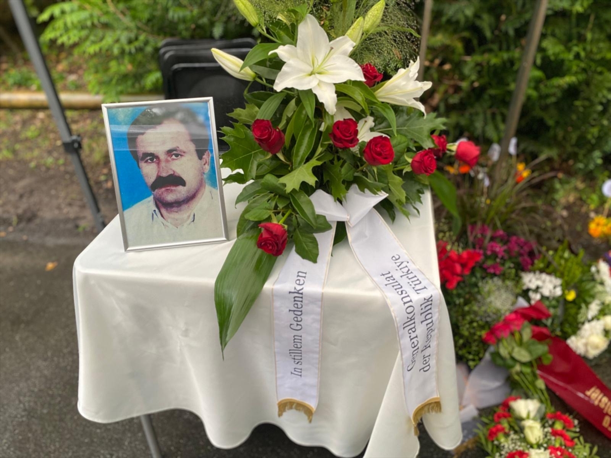 Almanya'da aşırı sağcı NSU örgütü tarafından 25 yıl önce  öldürülen Enver Şimşek anıldı