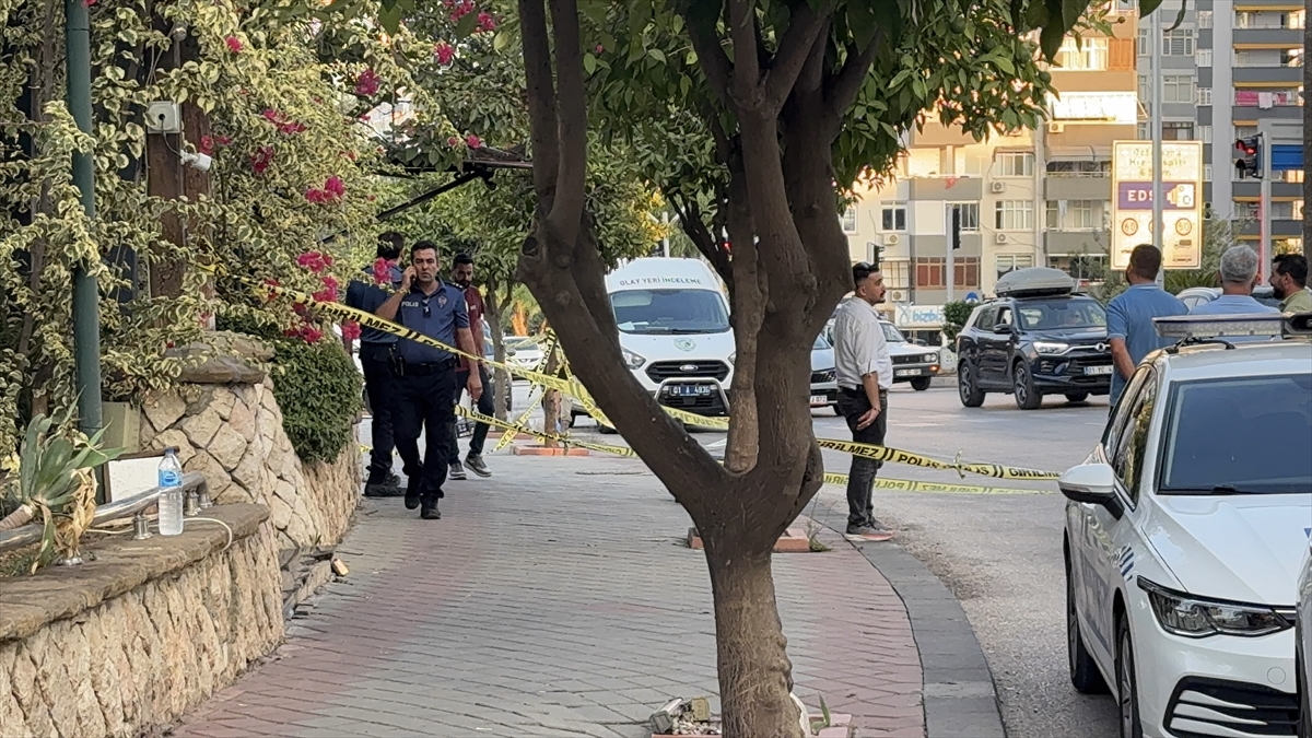 Adana'da restorana yönelik silahlı saldırıda garson yaralandı