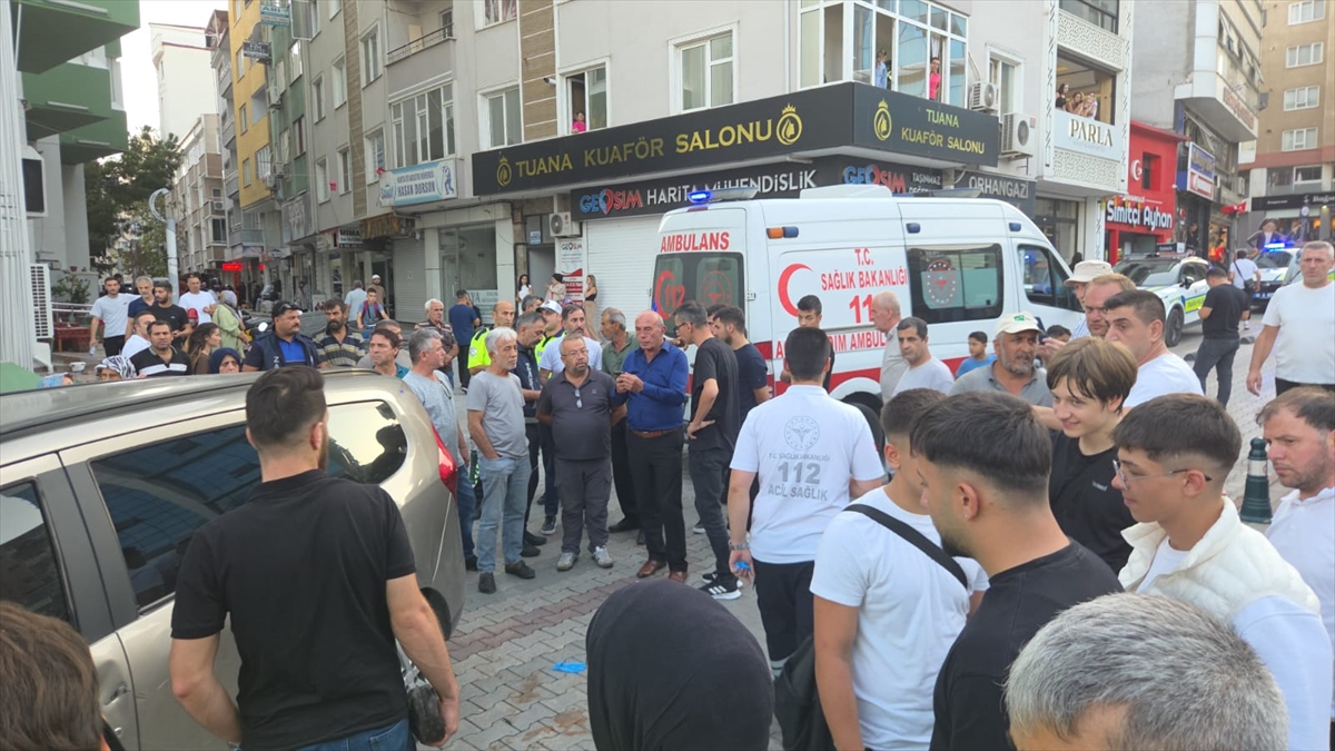 Bursa'da yolun karşısına geçmeye çalışan çocuğa motosiklet çarptı