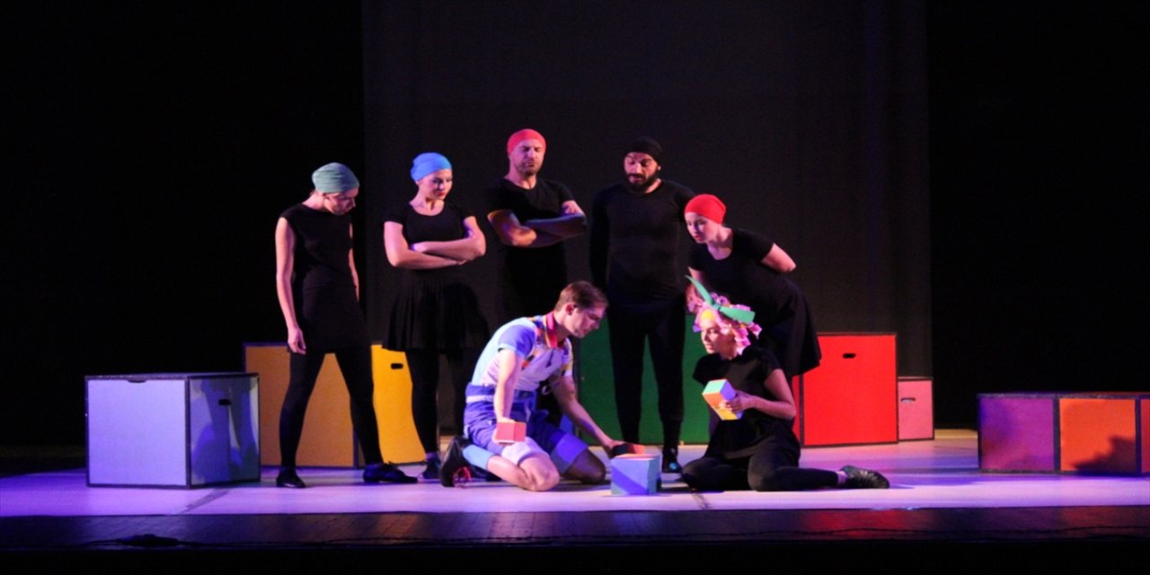 Novi Pazar’da sahnelenen tiyatro oyununun geliri Gazze’deki çocuklara ulaştırılacak