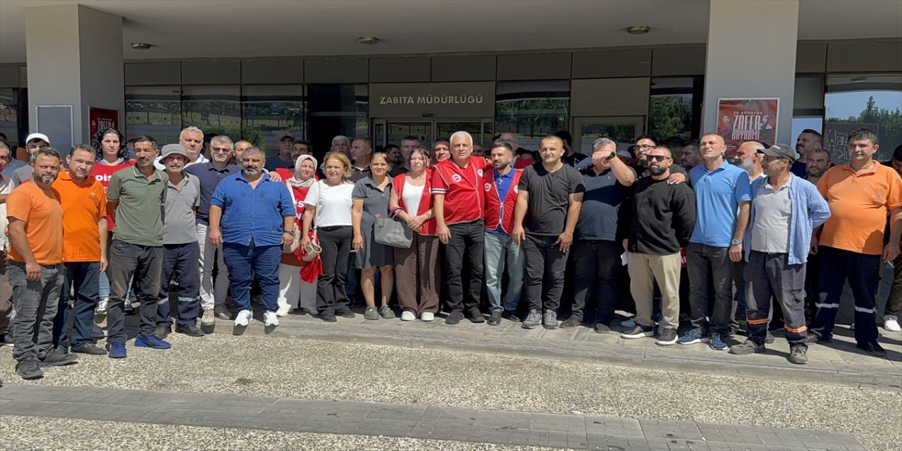 Adana Çukurova Belediyesi işçileri, eksik maaş ve ödenmeyen tediyeler için eylem yaptı