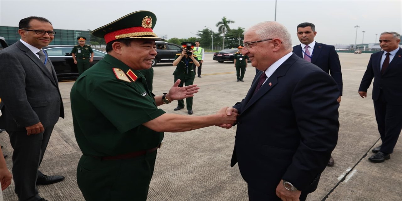 Milli Savunma Bakanı Yaşar Güler, Vietnam Savunma Bakanı Phan Van Giang’ın resmi davetlisi olarak Hanoi’ye gitti