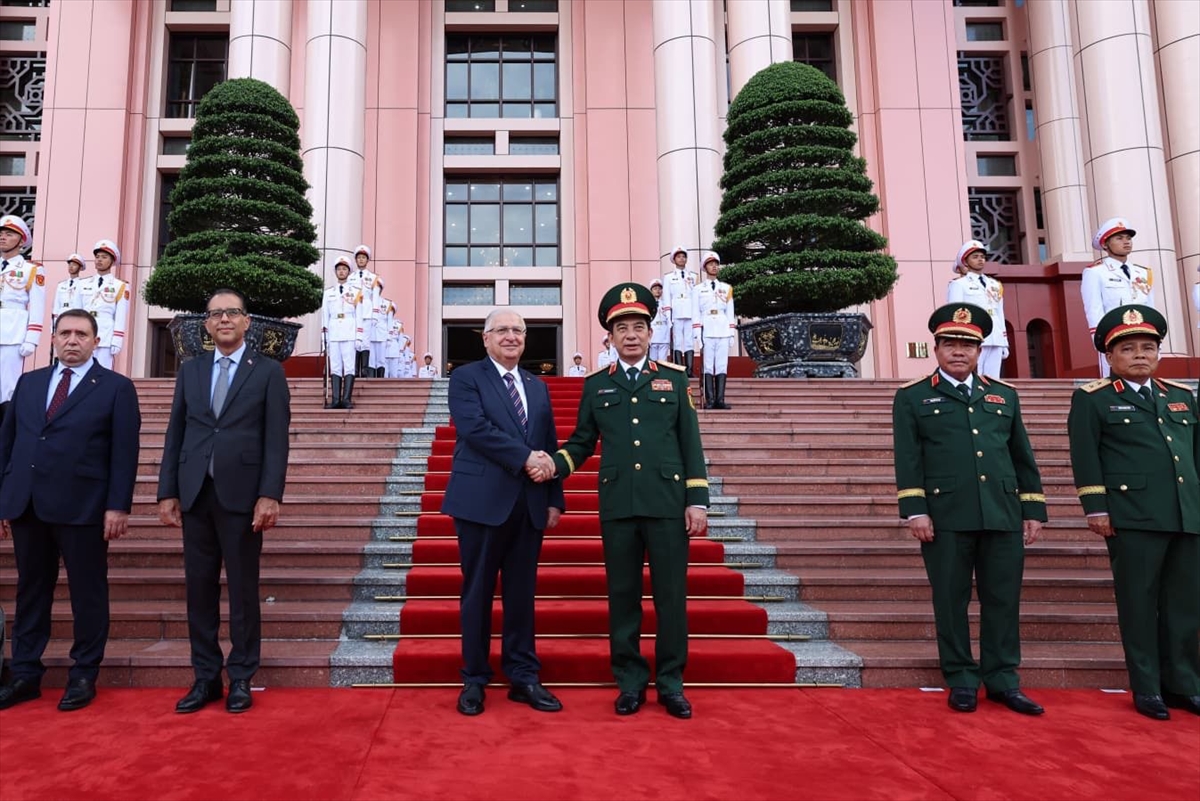 Milli Savunma Bakanı Güler, Vietnam'da resmi ziyaretlerde bulundu