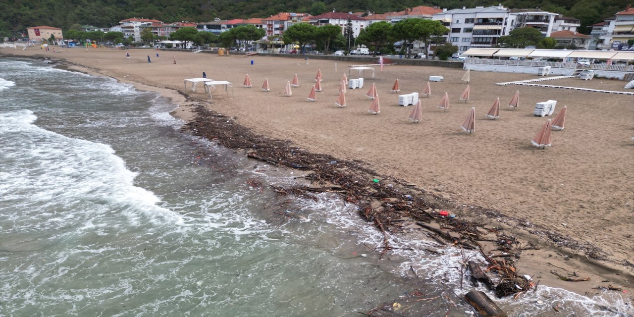 Bartın Irmağı’nın getirdiği atıklar İnkumu sahilini kapladı