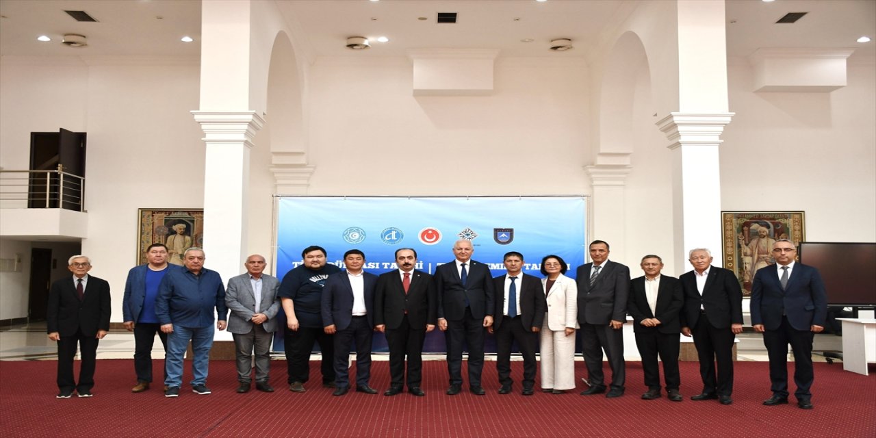 Türk ülkelerinin tarihine dair ortak akademik eserin hazırlanması için Almatı'da çalışma toplantısı düzenledi