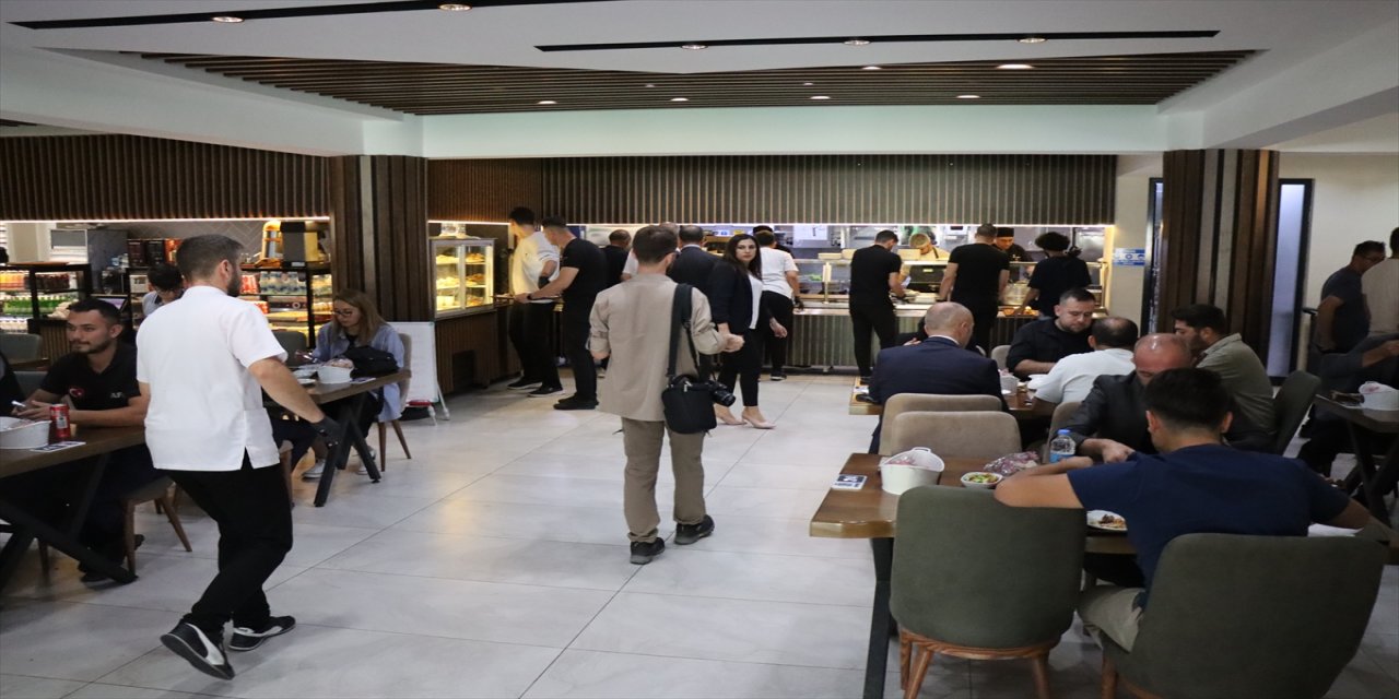 Erzincan Üzümlü’de Ahıska Türkleri, yöresel lezzetlerini tanıtıp satışa sunuyor, kadın kooperatifi kurulacak