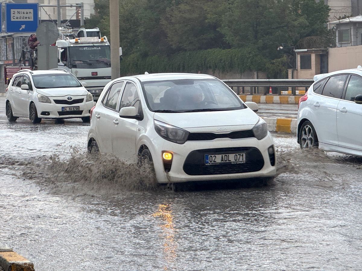 Van'da sağanak etkili oldu