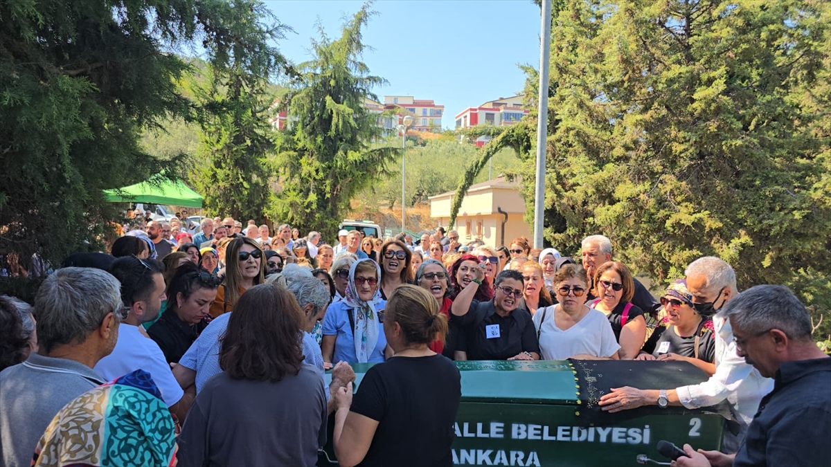 Ankara'da kayınpederi tarafından bıçaklanarak öldürülen kadının cenazesi Bursa'da defnedildi