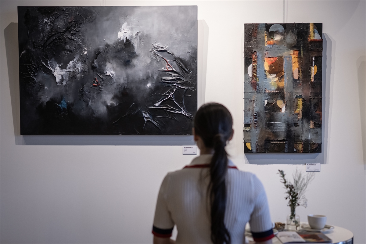 Deniz Say'ın "Bir Zamanlar Başka Şey" sergisi sanatseverlerle buluştu