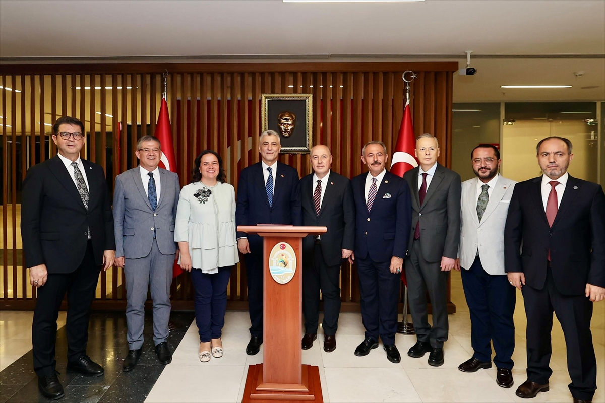 Ticaret Bakanı Bolat, Denizli'de ziyaretlerde bulundu
