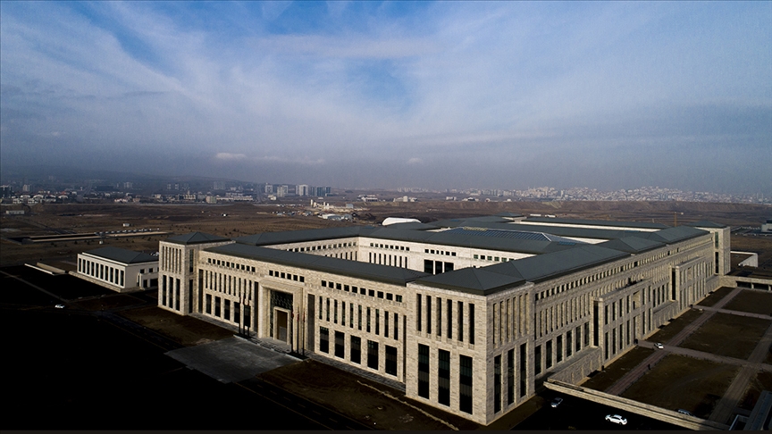 Aydın'da kendisini MİT görevlisi olarak tanıtıp dolandırıcılık yaptığı öne sürülen kişi tutuklandı