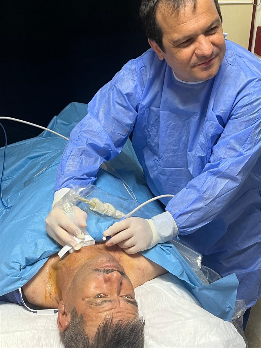 Kütahya’da devasa büyüklükteki guatr ameliyatsız tedavi edildi