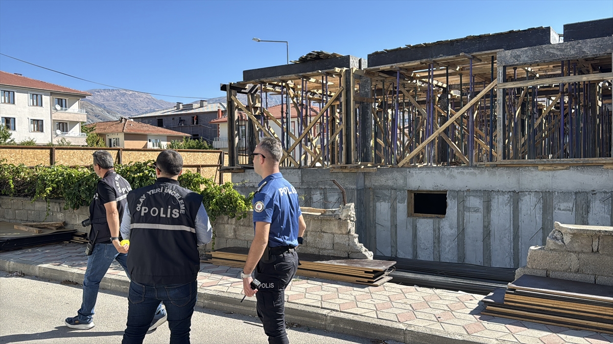 Erzincan'da inşaattan düşen işçi ağır yaralandı