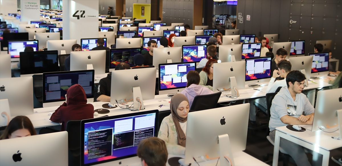 Yazılım eğitiminde 42 Türkiye ezber bozuyor