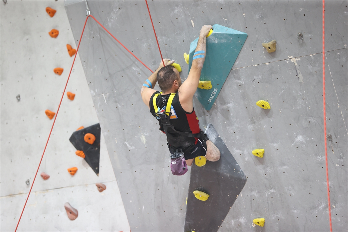 Trafik kazasında bacaklarını kaybetti sporla hayata tutundu