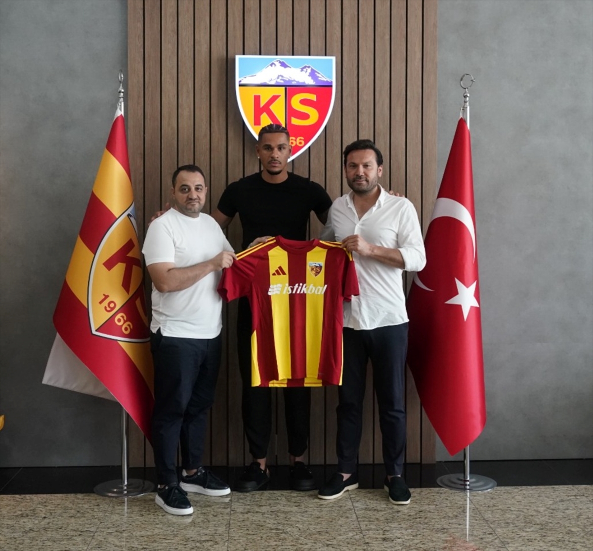 Kayserispor, German Onugkha'yı transfer etti