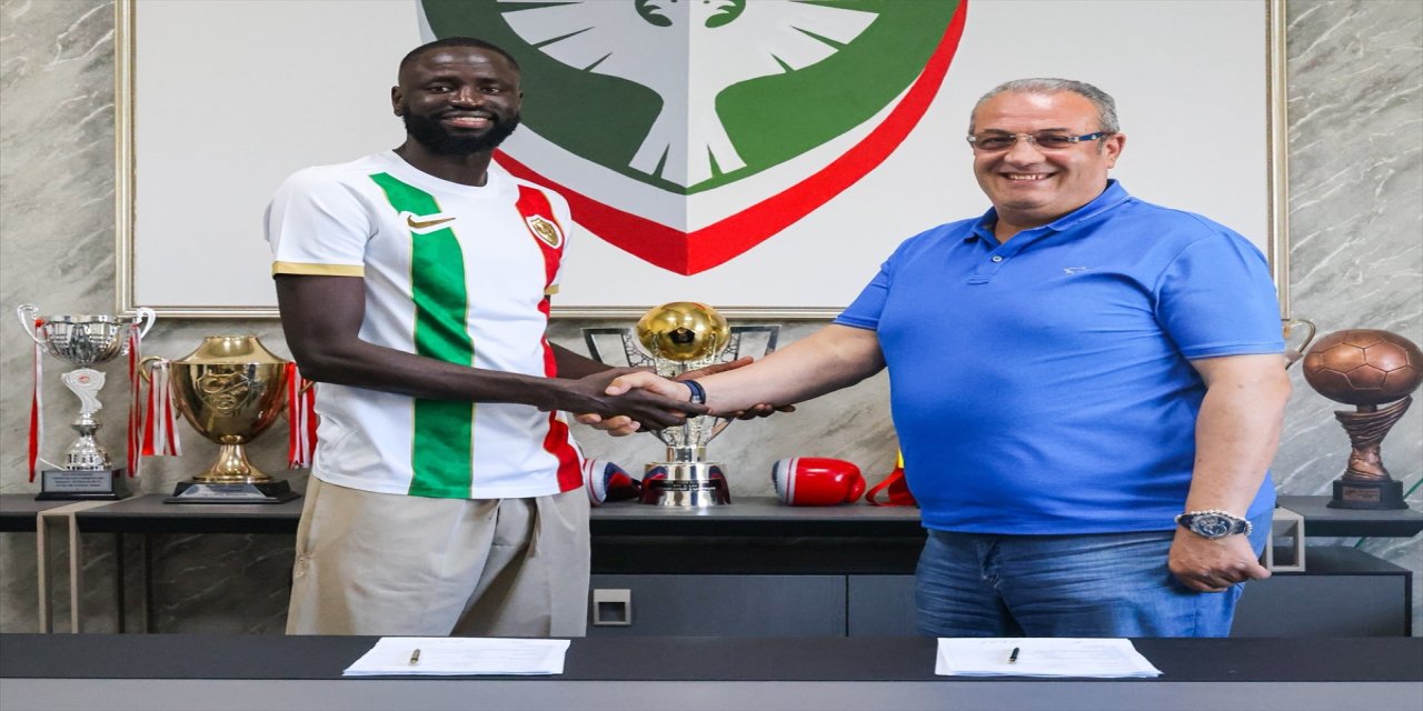 Amedspor, Cheikhou Kouyate ile 1 yıllık sözleşme imzaladı ve futbolcunun katkıları bekleniyor