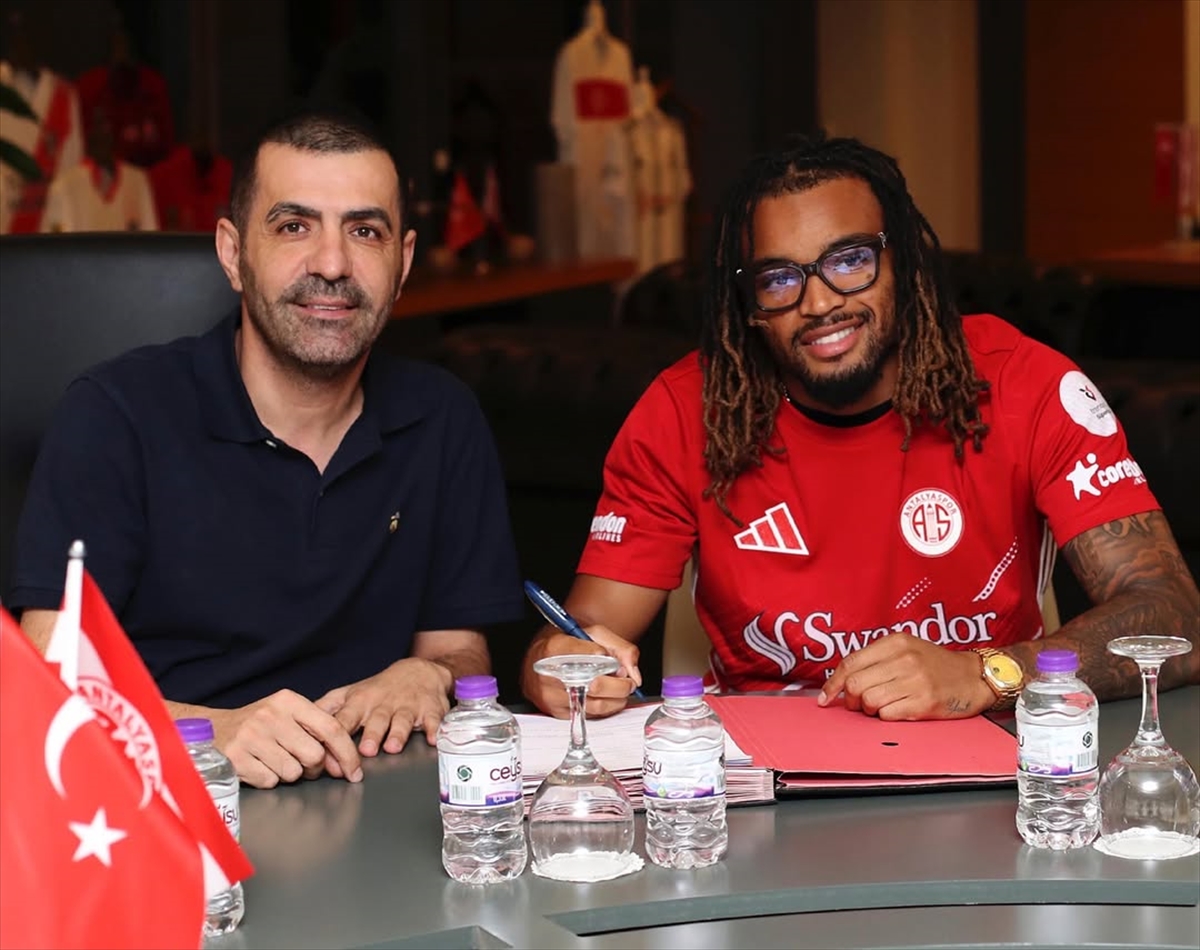 Antalyaspor, İsviçreli oyuncu Ballet'i transfer etti