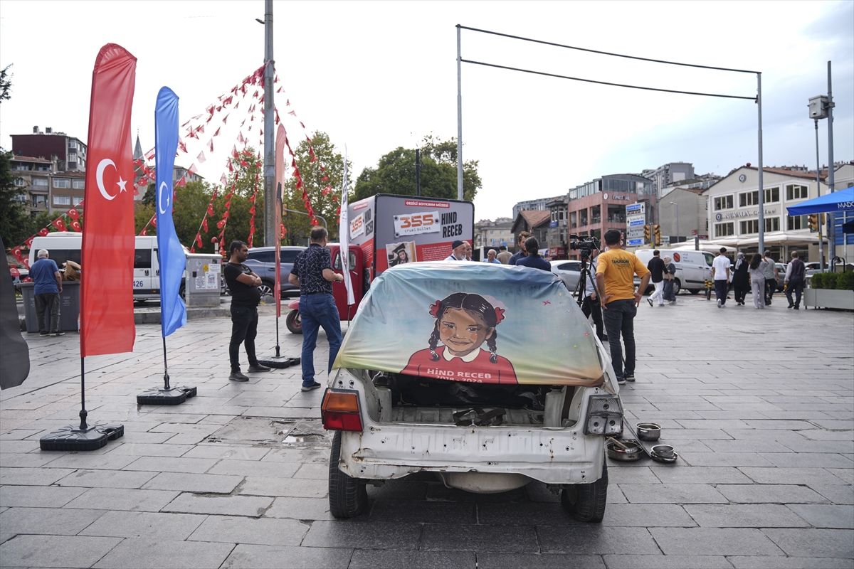 "Gezici Soykırım Müzesi" Eyüpsultan Meydanı'nda halkla buluştu