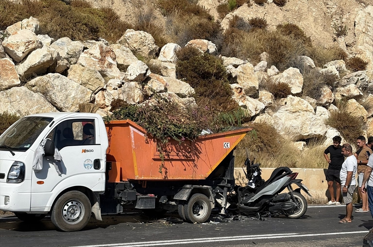 Antalya'da atık toplama aracıyla çarpışan motosikletin sürücüsü öldü