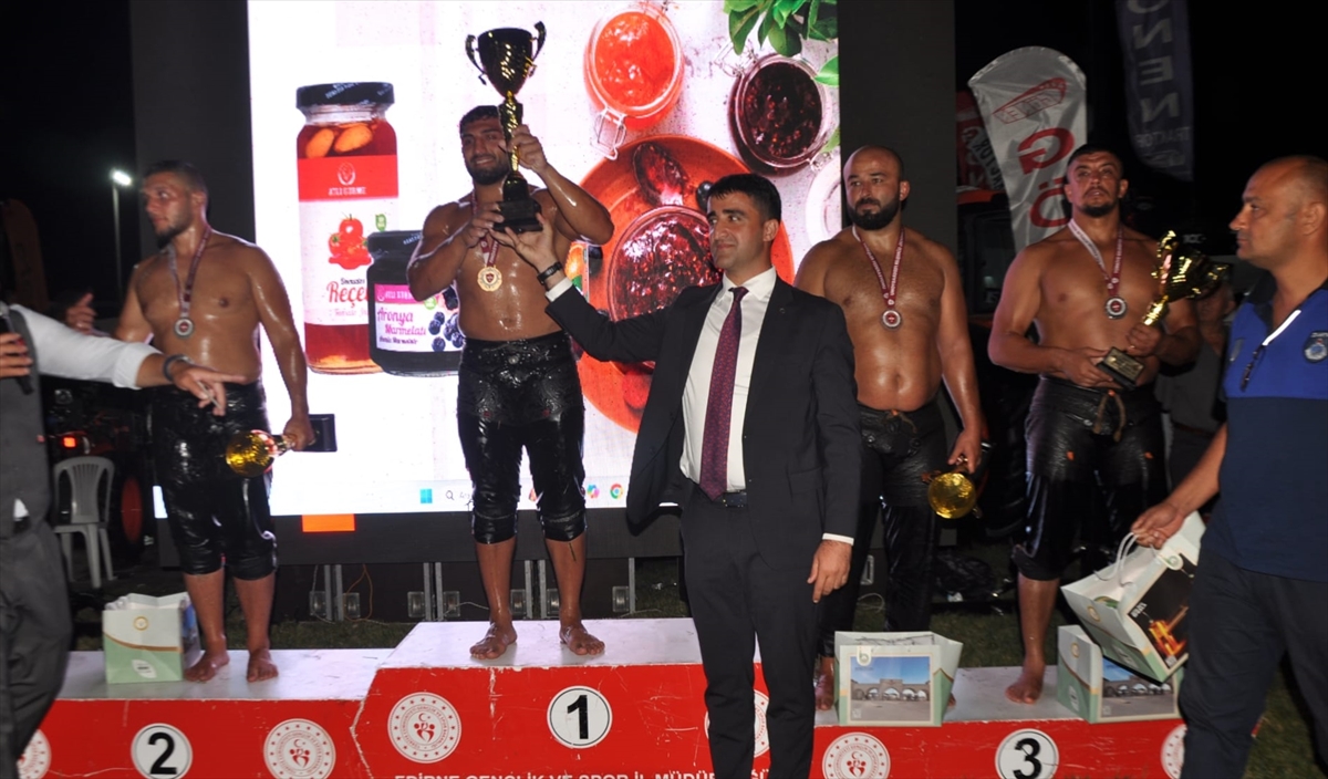 Kel Aliço Pehlivan Yağlı Güreşleri’nin başpehlivanı Yıldıray Pala oldu