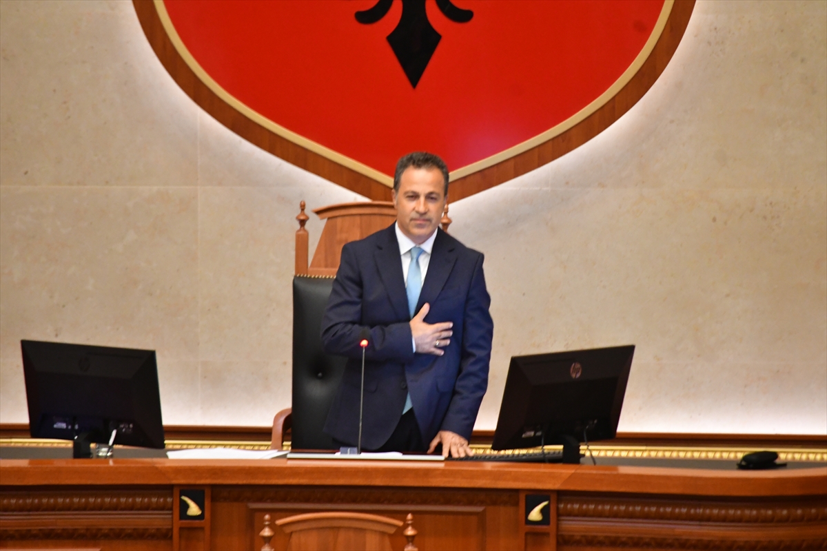 Arnavutluk'ta meclis başkanlığına Niko Peleshi seçildi