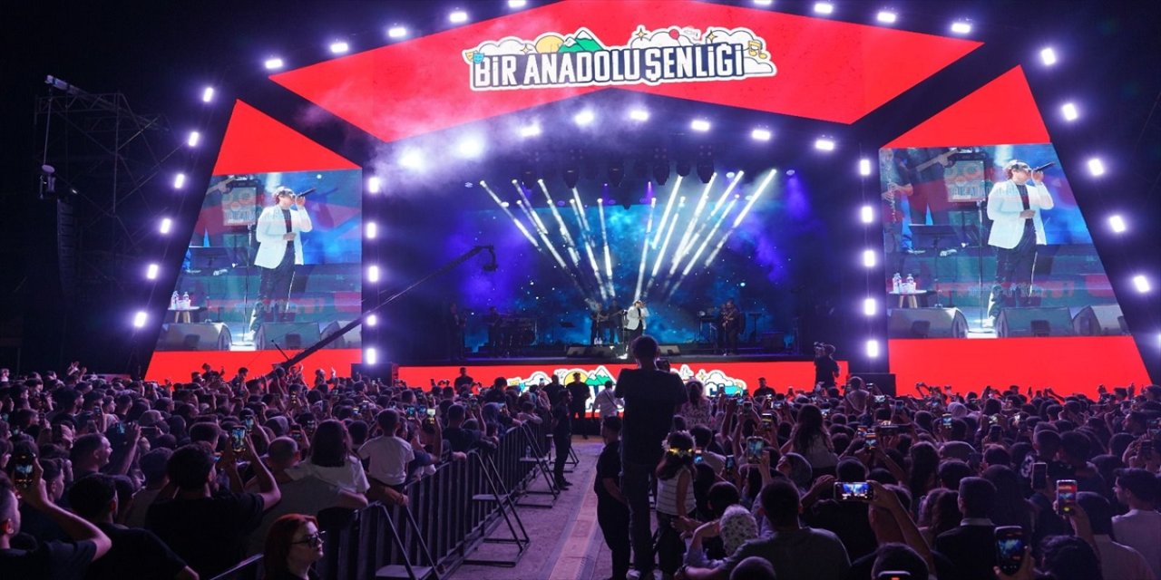 Şırnak’ta “Bir Anadolu Şenliği” Bayhan konseriyle renklendi, etkinlik bir hafta sürecek