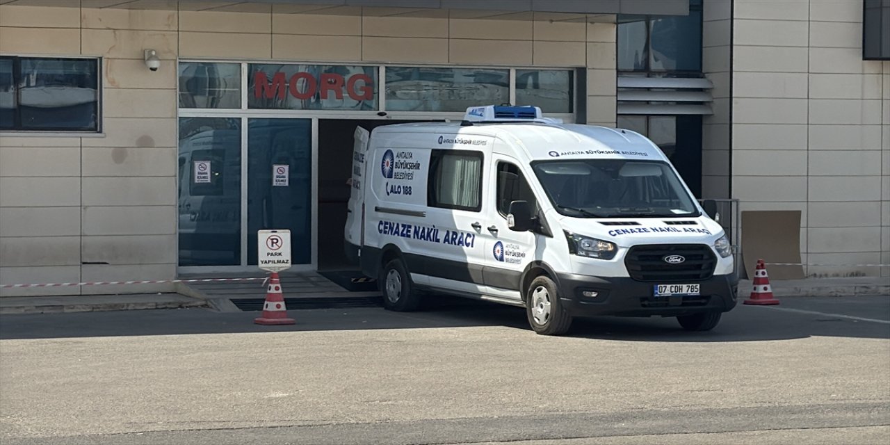 Antalya’da boşandığı eşini eşarpla boğarak öldüren Hızır Ç. polisi arayıp teslim oldu