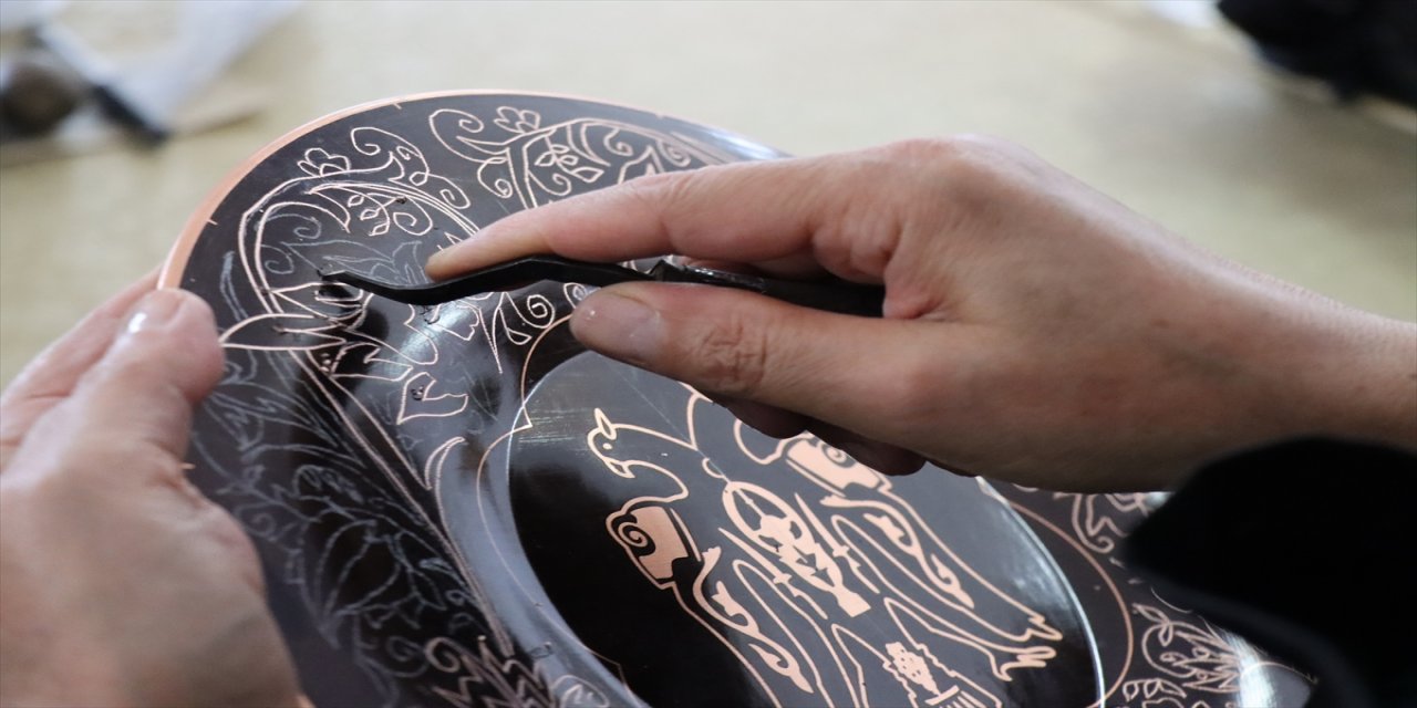 Erzincan’da kadınlar, bakır işlemeciliğini kurslarda öğrenip geleceğe taşıyor