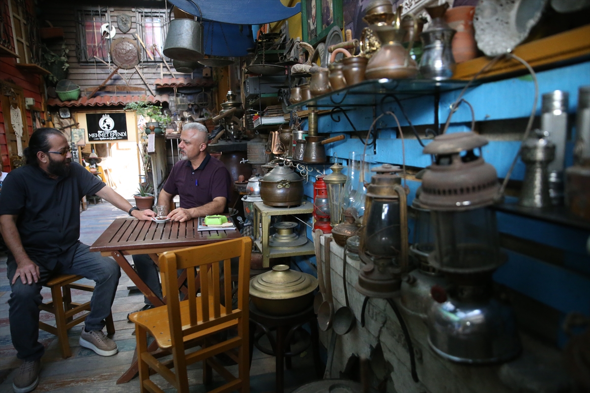 Ordu'da çay ocağında sergilenen eski eşyalar müşterilerin dikkatini çekiyor