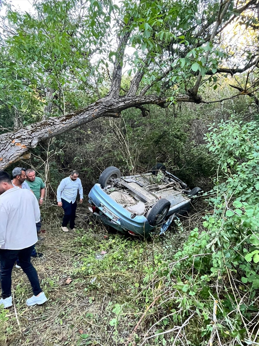 Amasya'da devrilen otomobildeki 1 kişi öldü, 1 kişi yaralandı