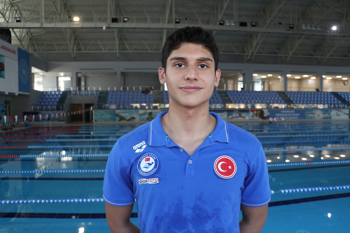 Genç milli yüzücü Emre Onuş'un hedefi Avrupa'da kürsü