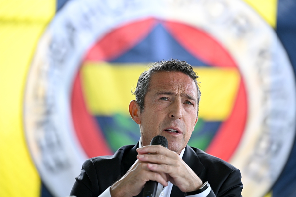 Fenerbahçe Kulübü Başkanı Ali Koç, basın mensuplarıyla buluştu