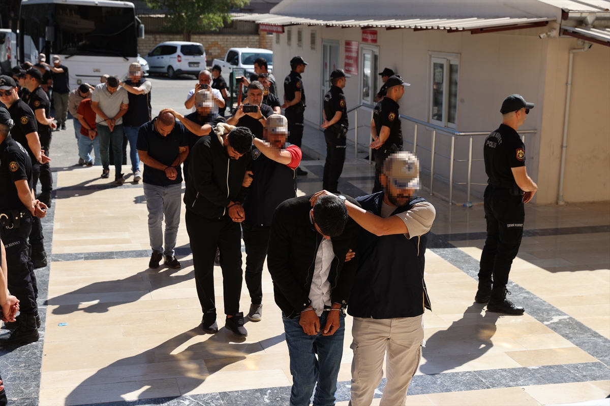 Şanlıurfa merkezli terör örgütü DEAŞ operasyonunda 10 zanlı tutuklandı