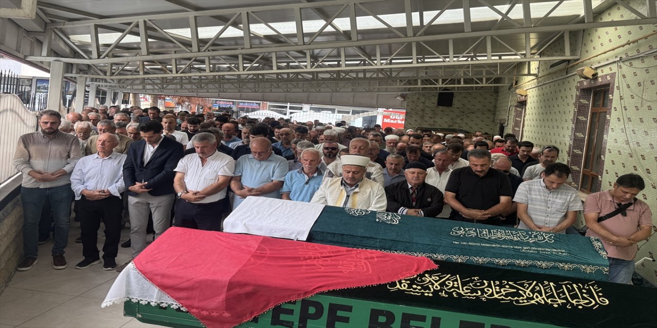 Kocaeli’de öldürülen hemşire İpek Genç ve kardeşi Sapanca’da son yolculuğuna uğurlandı