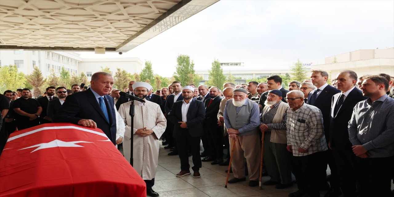 Cumhurbaşkanı Erdoğan, Başdanışmanı Hamdi Kılıç’ın cenaze törenine katıldı