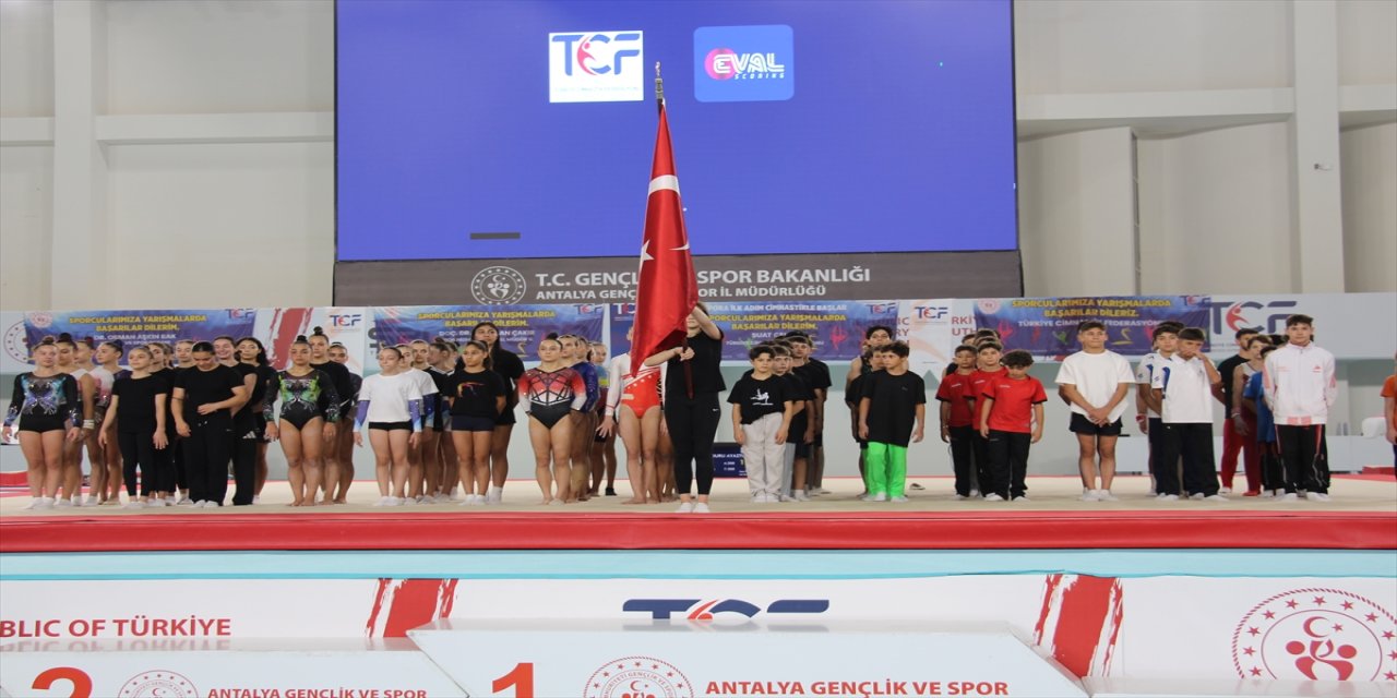 Artistik Cimnastik Türkiye Şampiyonası Antalya’da başladı: 135 sporcu sahne aldı