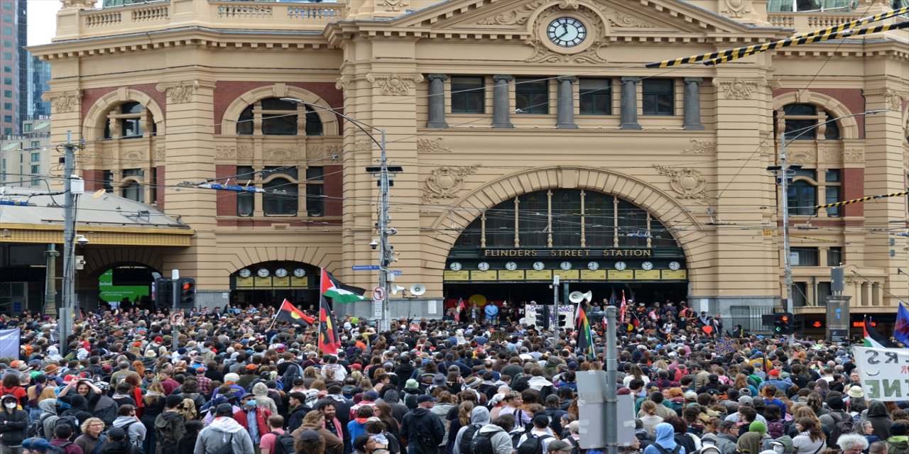Yeni Zelanda ve Avustralya'da on binlerce kişi Filistin'e destek için yürüdü